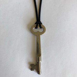 ✨MYSTERY Vintage Skeleton Key Necklace, Black Cord